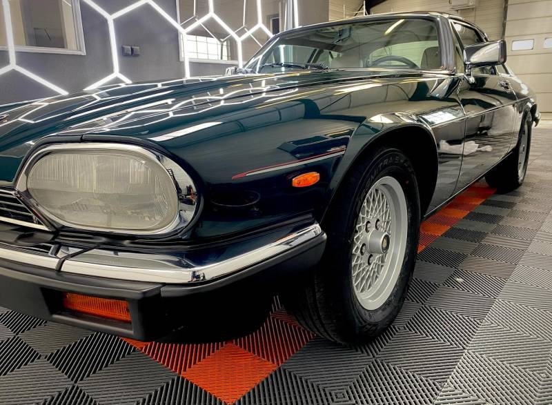 Detailing complet d'une Jaguar XJS à Chatuzange-le-Goubet : rénovation et protection proche de Valence