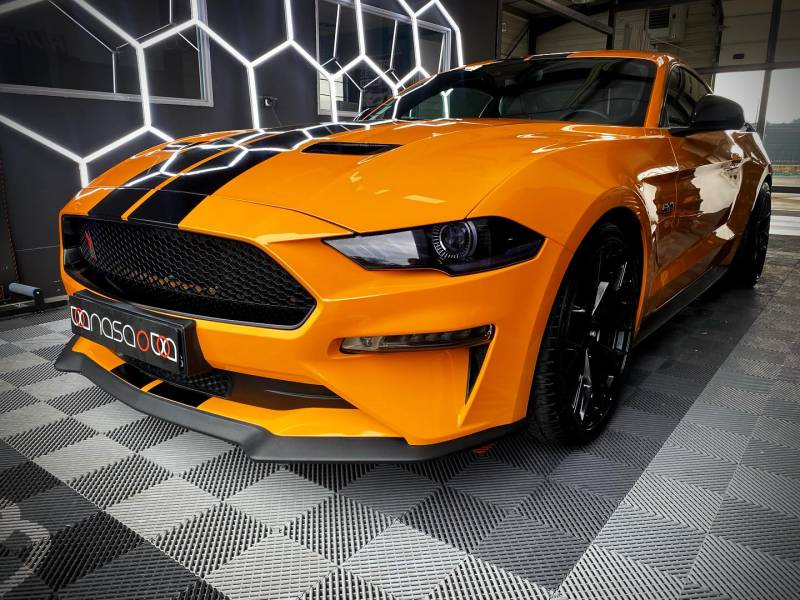 Detailing sur une Ford Mustang GT à Chatuzange-le-Goubet : polissage et protection céramique proche de Grenoble